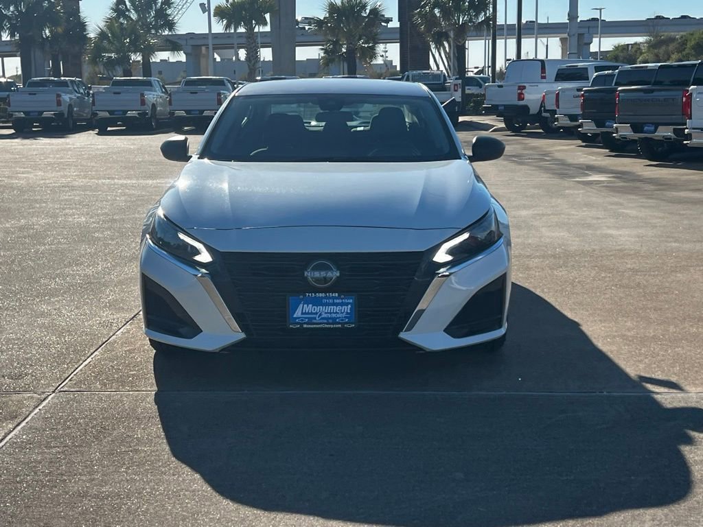 Used 2024 Nissan Altima 2.5 SV image 3