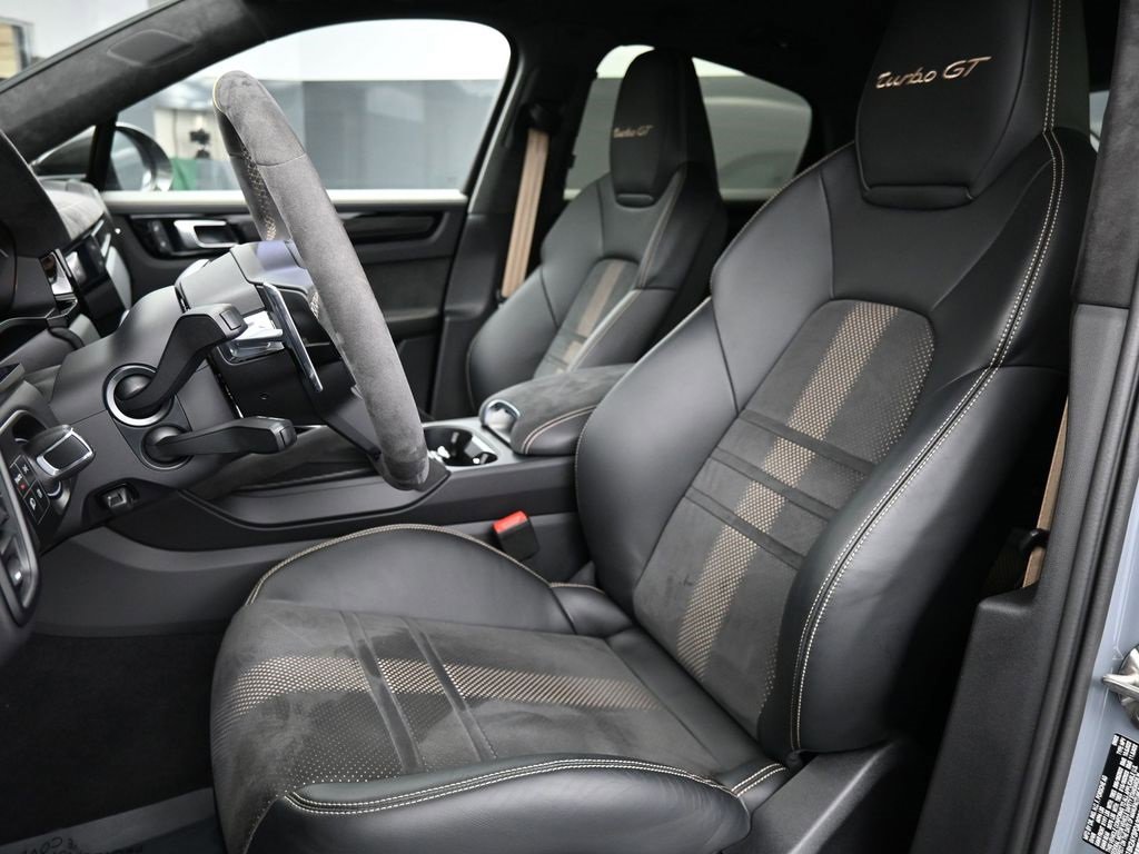 Used 2023 Porsche Cayenne Turbo GT image 5