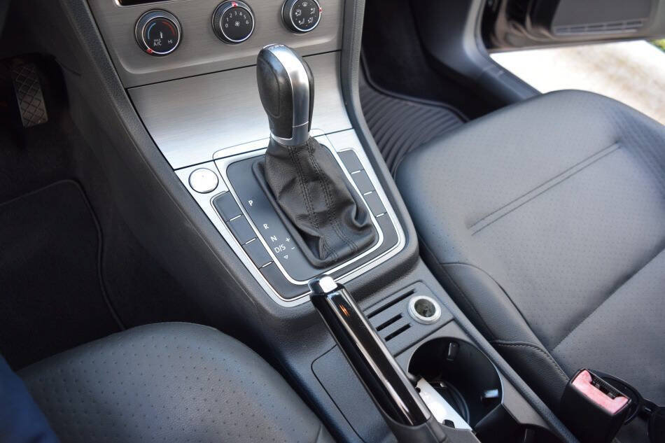 Used 2015 Volkswagen Golf TDI S FWD image 59