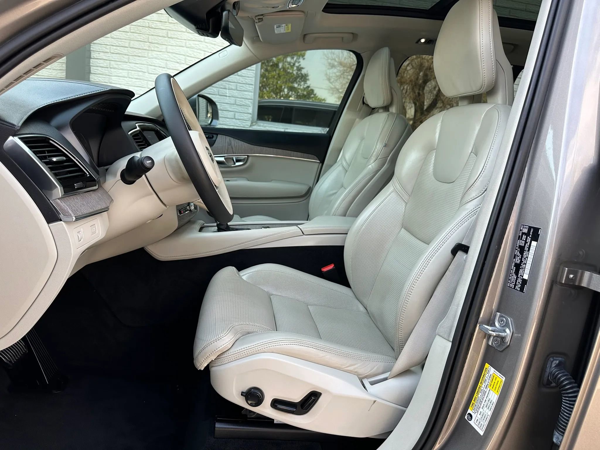 Used 2022 Volvo XC90 T6 Inscription w/ Advanced Package AWD/4WD image 14