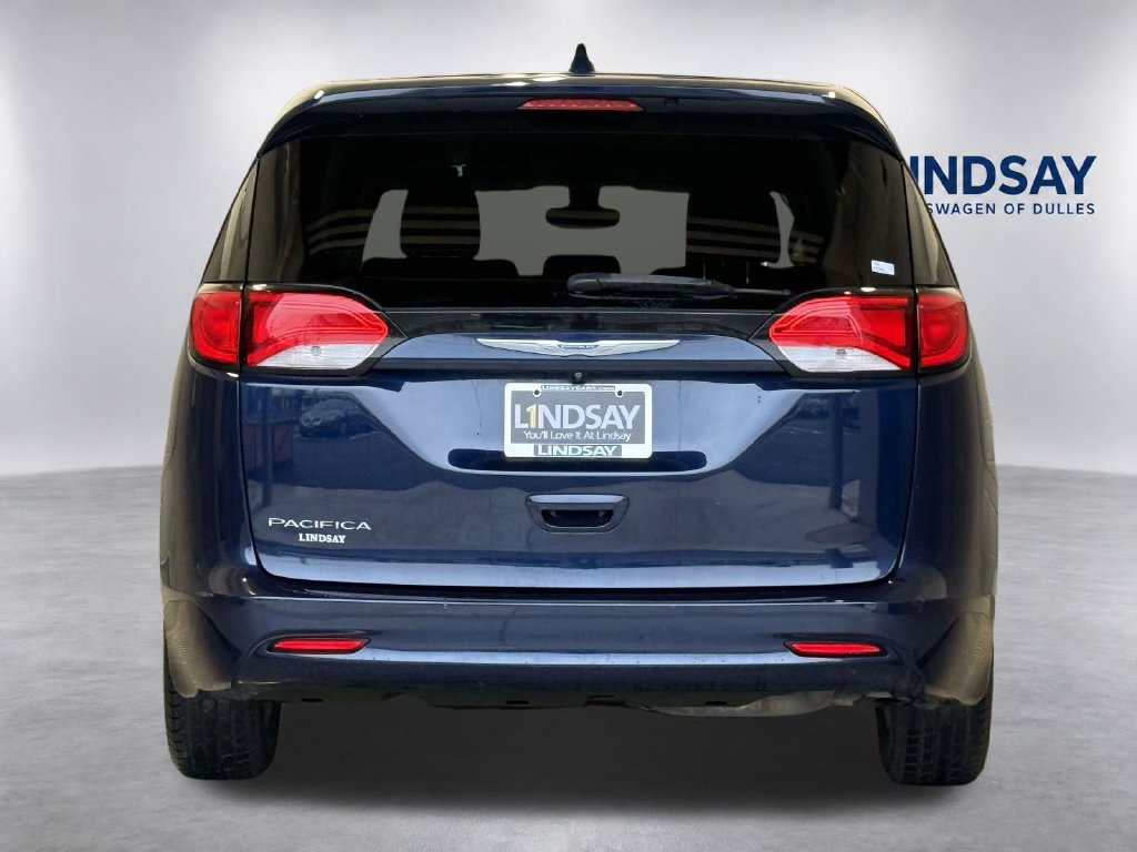 Used 2017 Chrysler Pacifica Touring FWD image 5