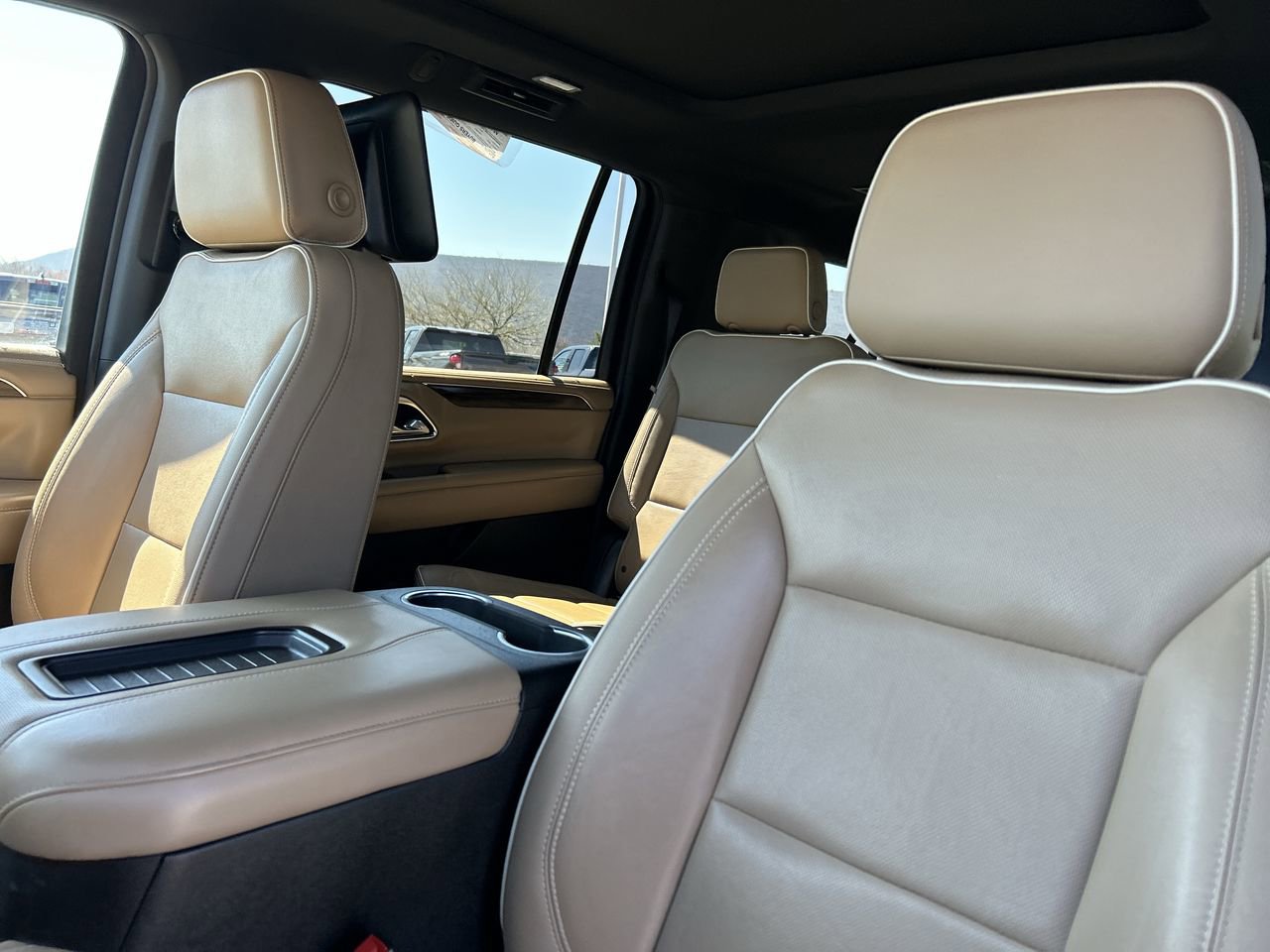 Used 2021 Chevrolet Suburban Premier w/ Premium Package AWD/4WD image 23