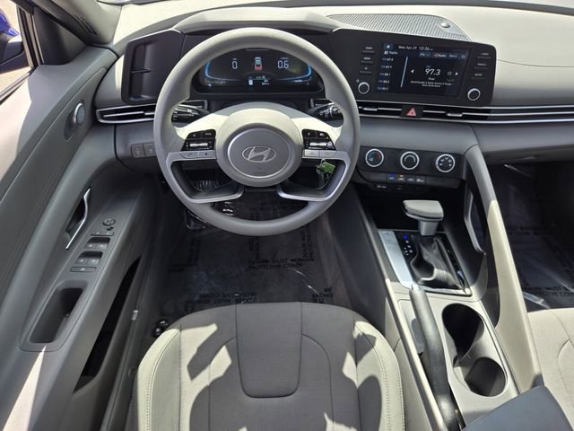 Used 2025 Hyundai Elantra SE w/ Cargo Package FWD image 12