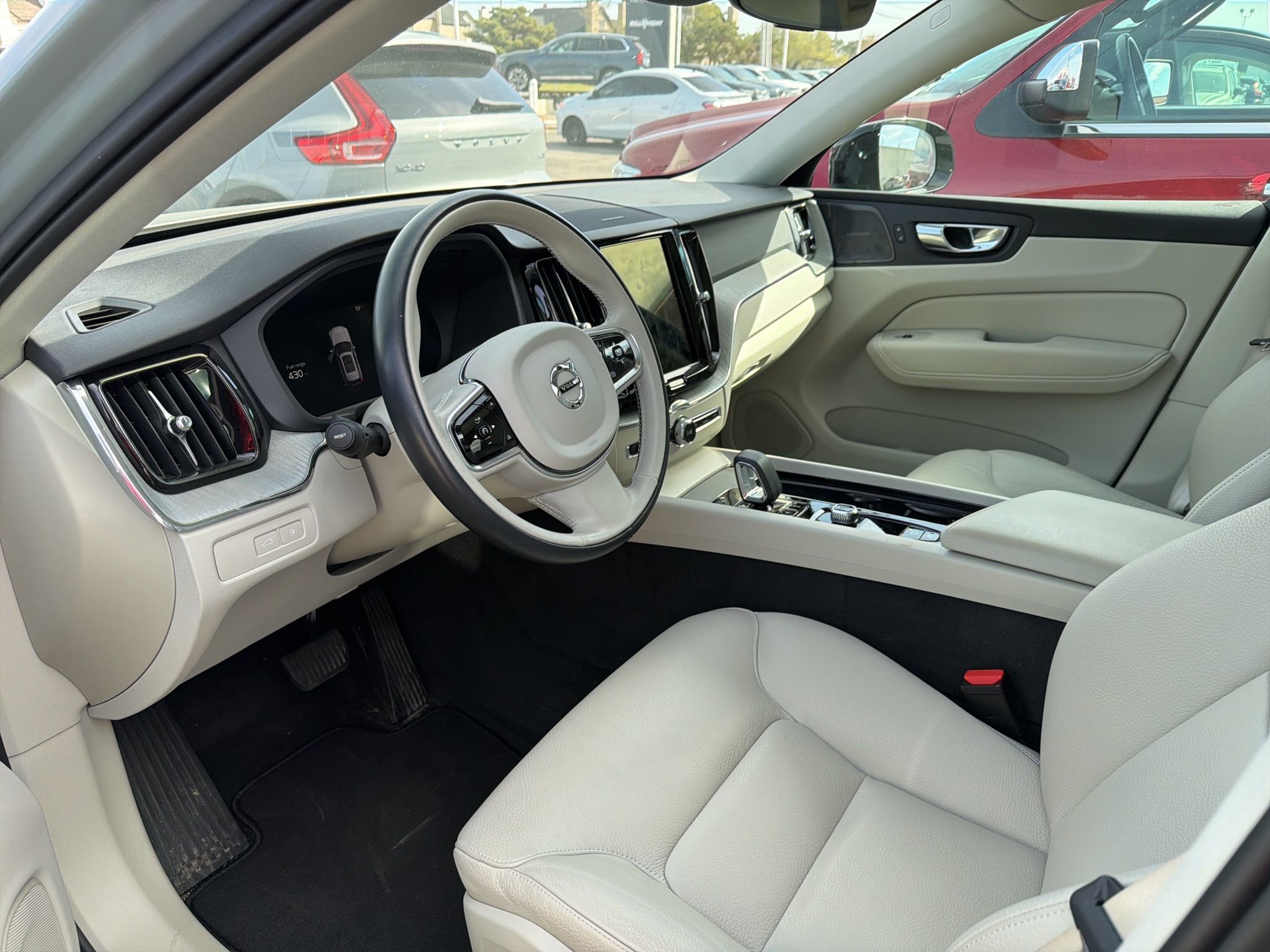 Used 2024 Volvo XC60 T8 Plus w/ Protection Package Premier image 12