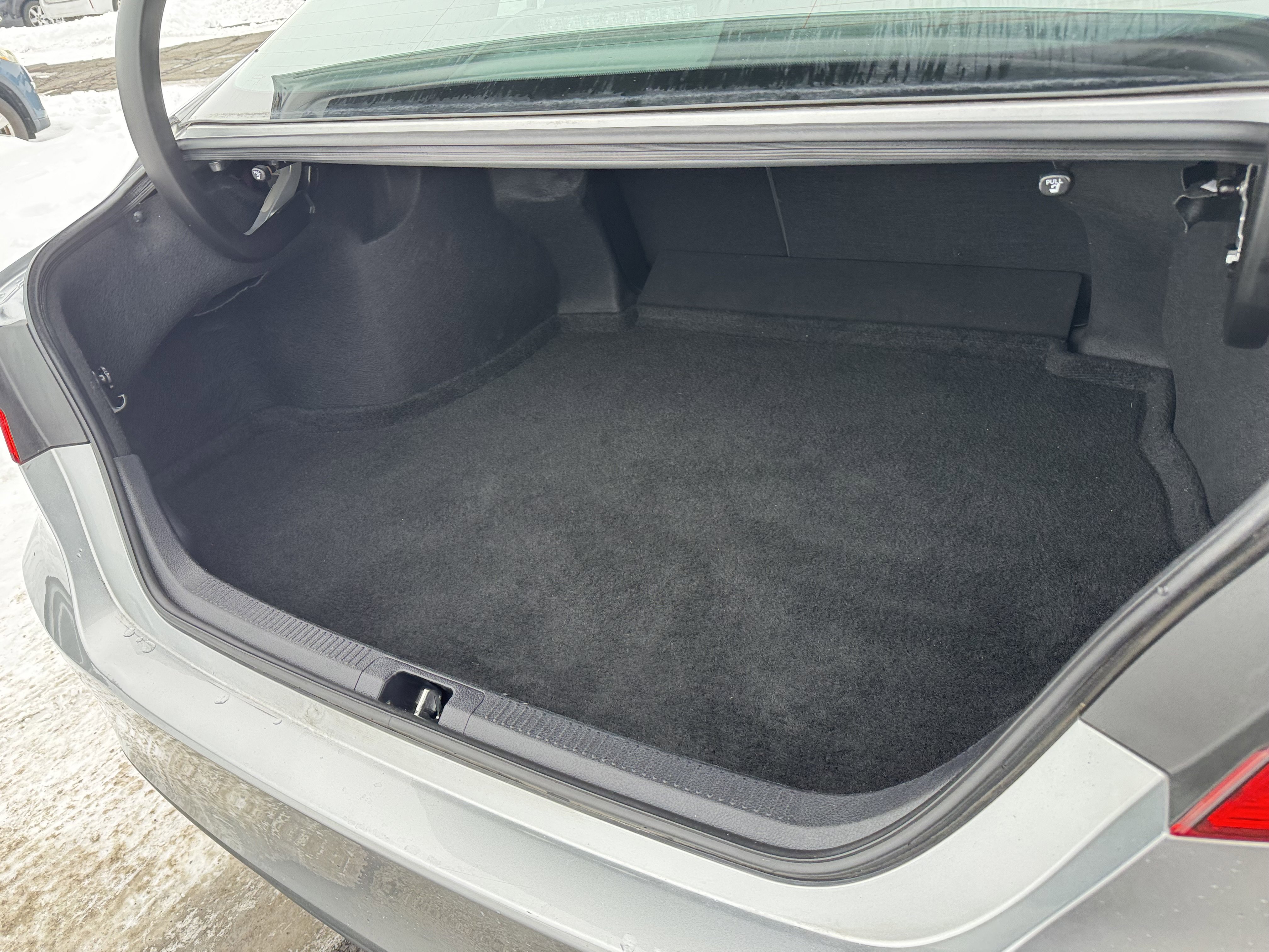 Used 2021 Toyota Camry LE image 21