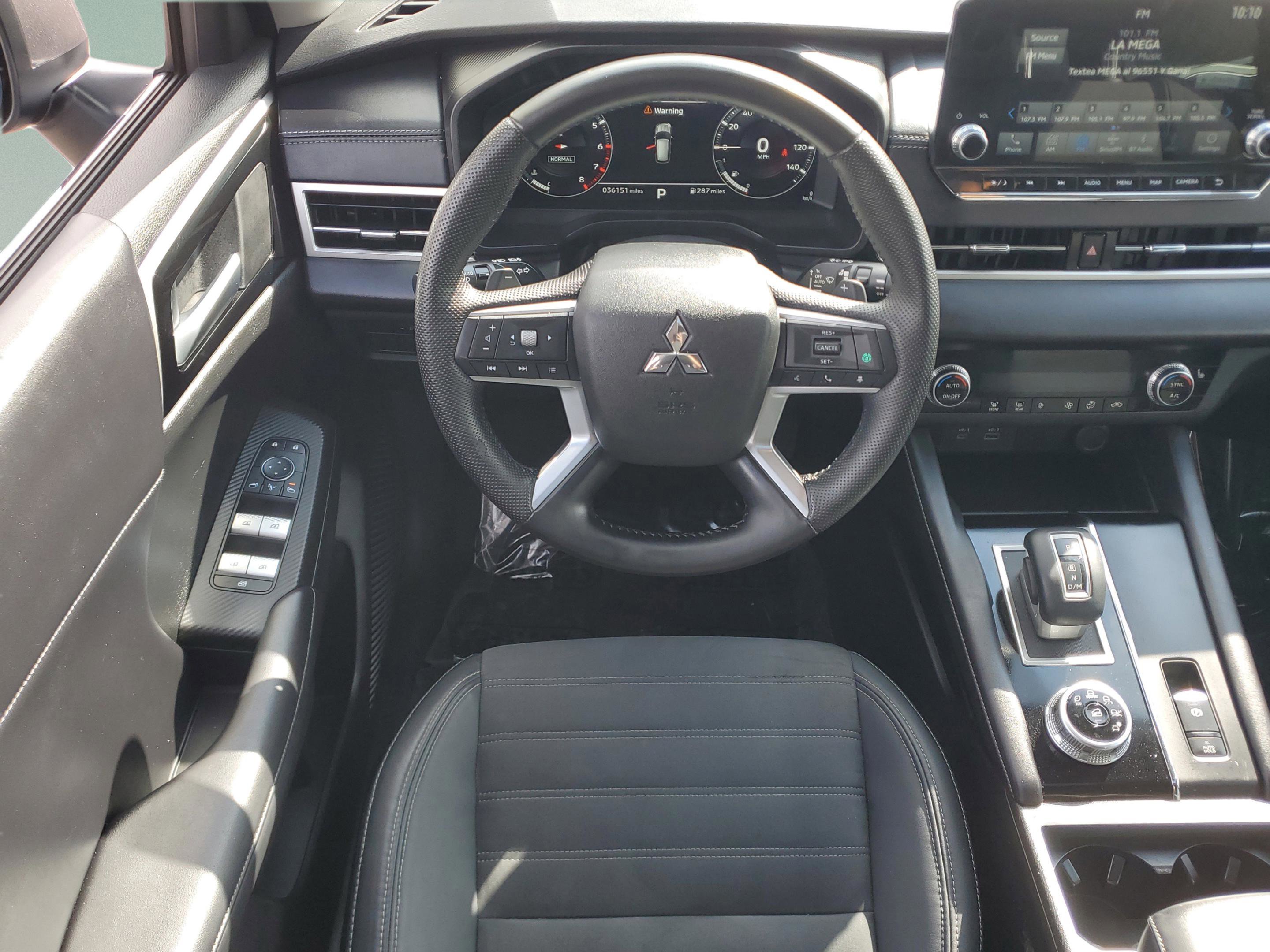 Used 2023 Mitsubishi Outlander SE Black Edition image 11