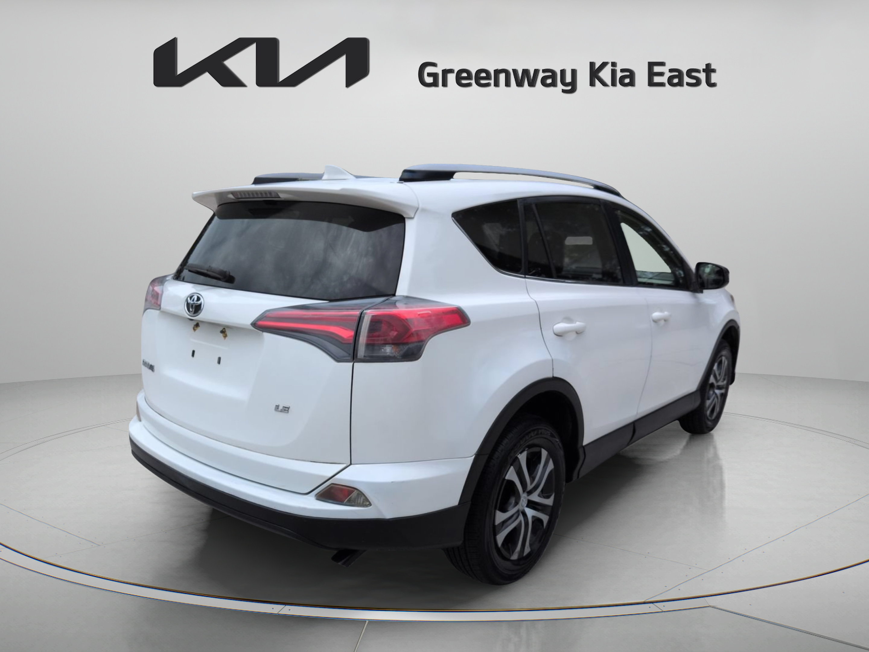 Used 2017 Toyota RAV4 LE FWD image 6