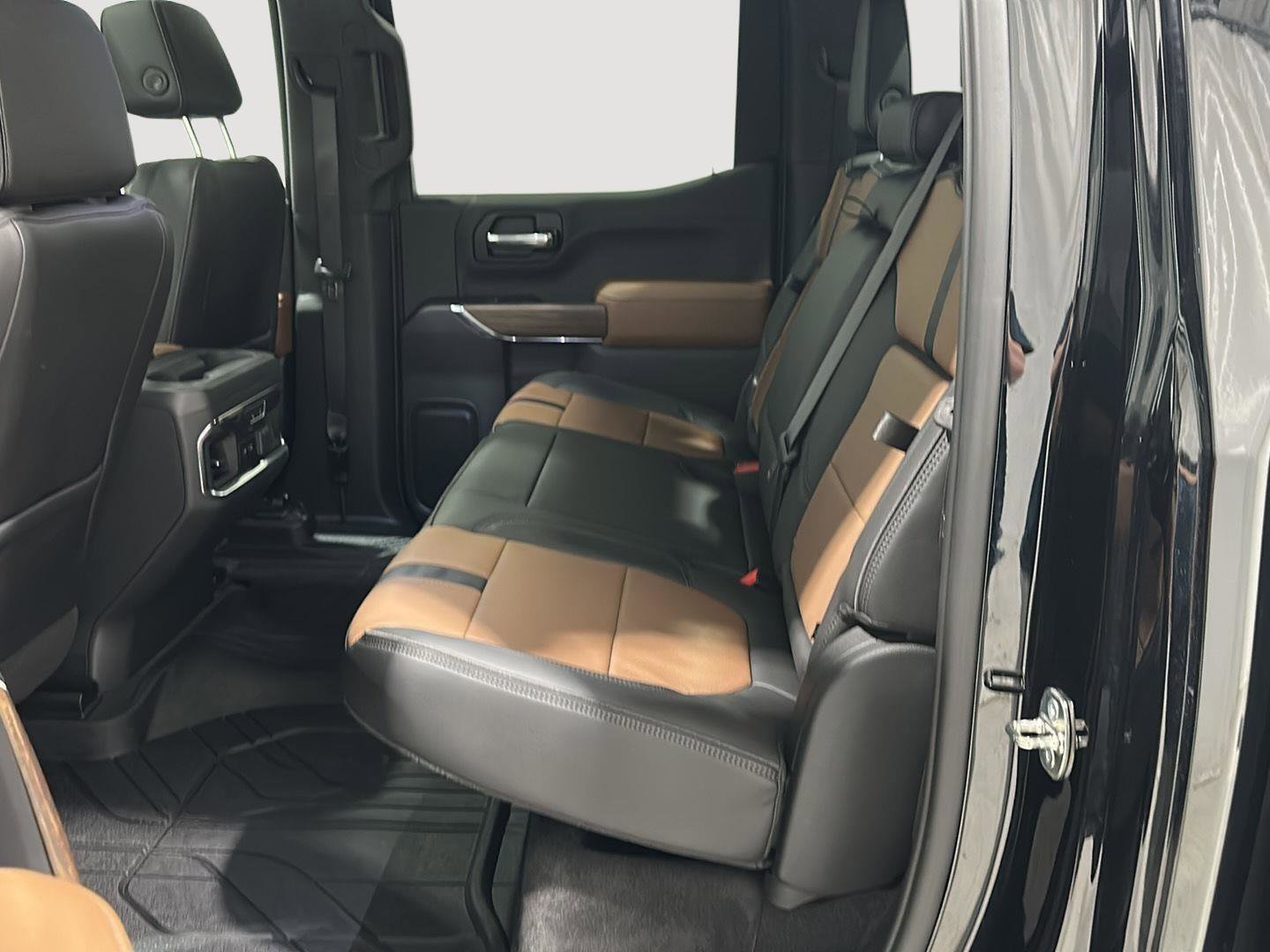 Used 2020 Chevrolet Silverado 1500 High Country w/ Technology Package AWD/4WD image 22