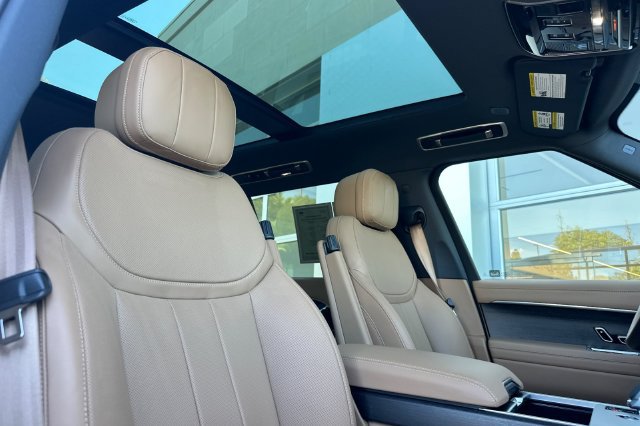 Certified 2026 Land Rover Range Rover Long Wheelbase SE AWD/4WD image 15