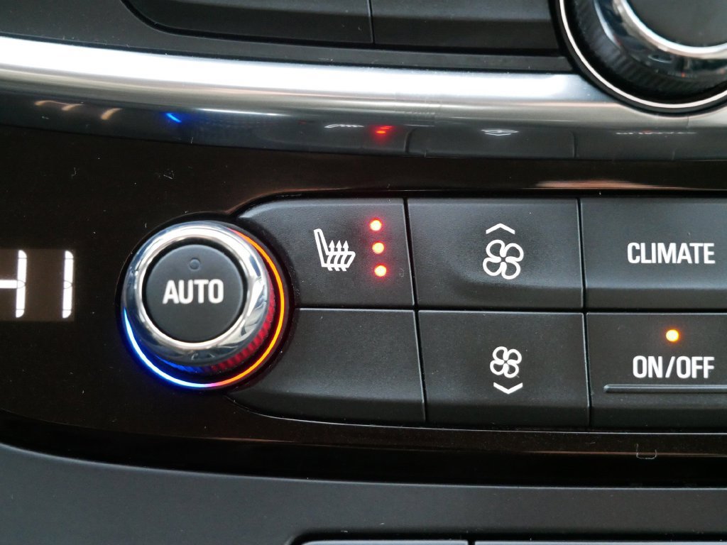 Used 2018 Buick LaCrosse Essence FWD image 21