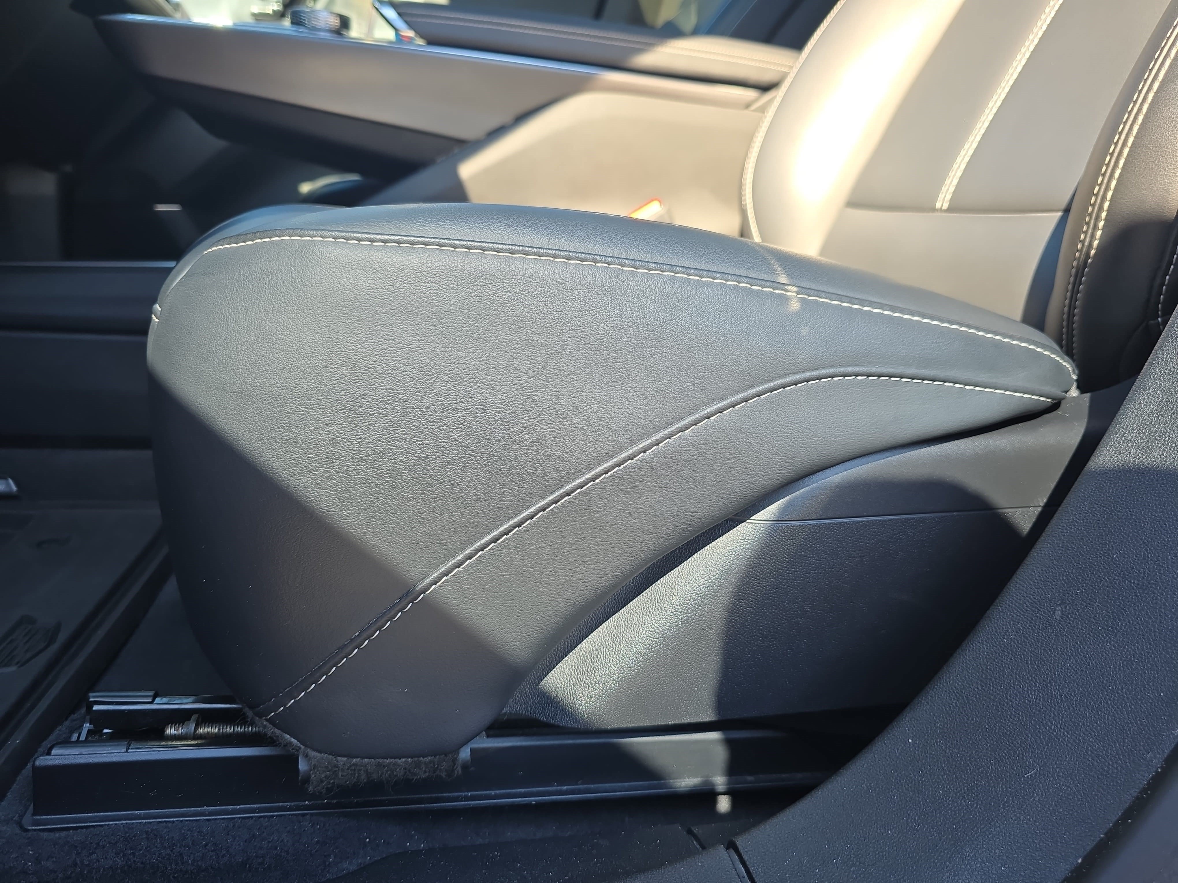 Certified 2024 Cadillac Lyriq Tech RWD image 28