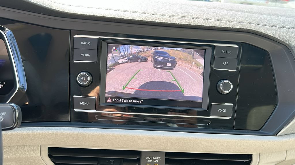 Used 2023 Volkswagen Jetta SE w/ Panoramic Sunroof Package FWD image 16