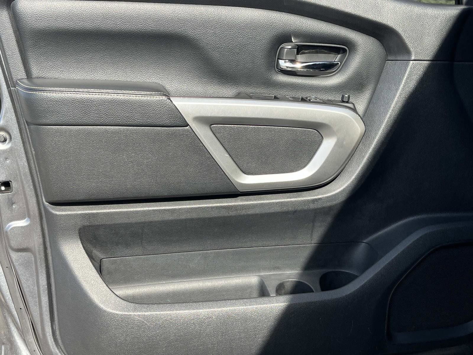 Used 2019 Nissan Titan PRO-4X image 18