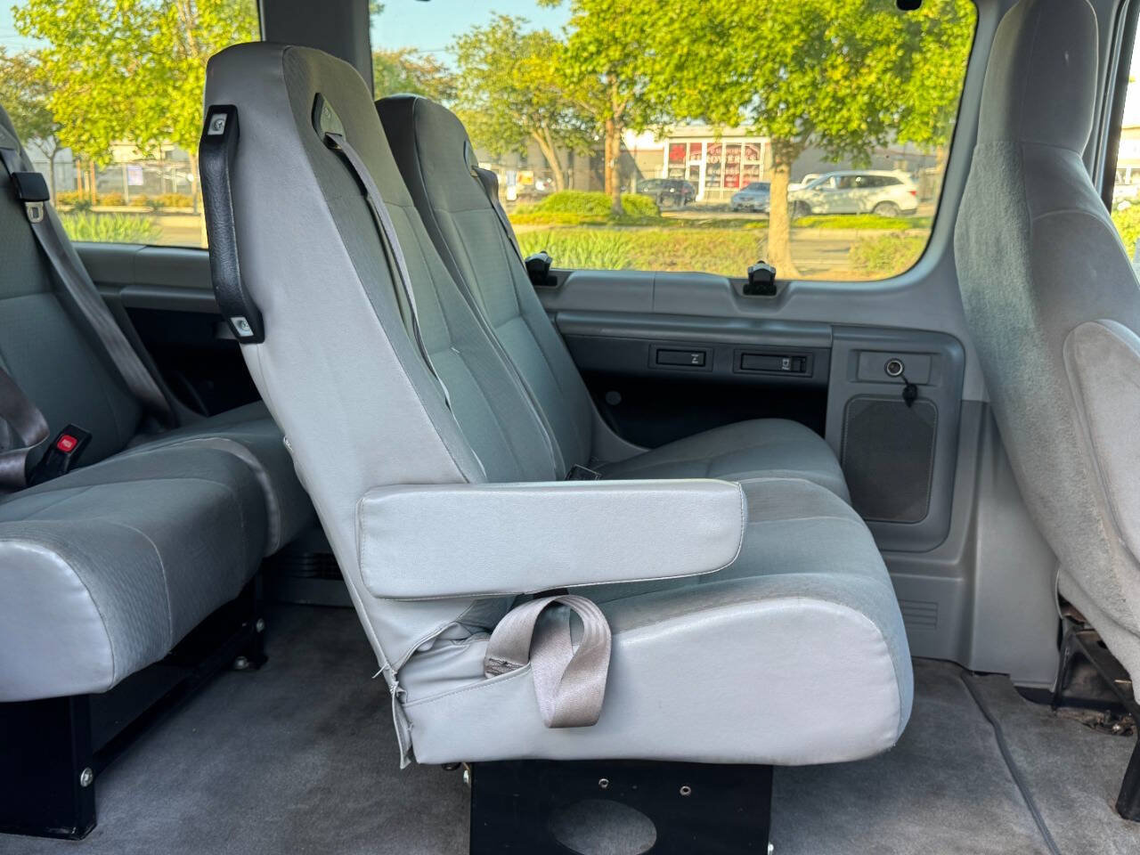 Used 2012 Ford E-350 and Econoline 350 XLT RWD image 10