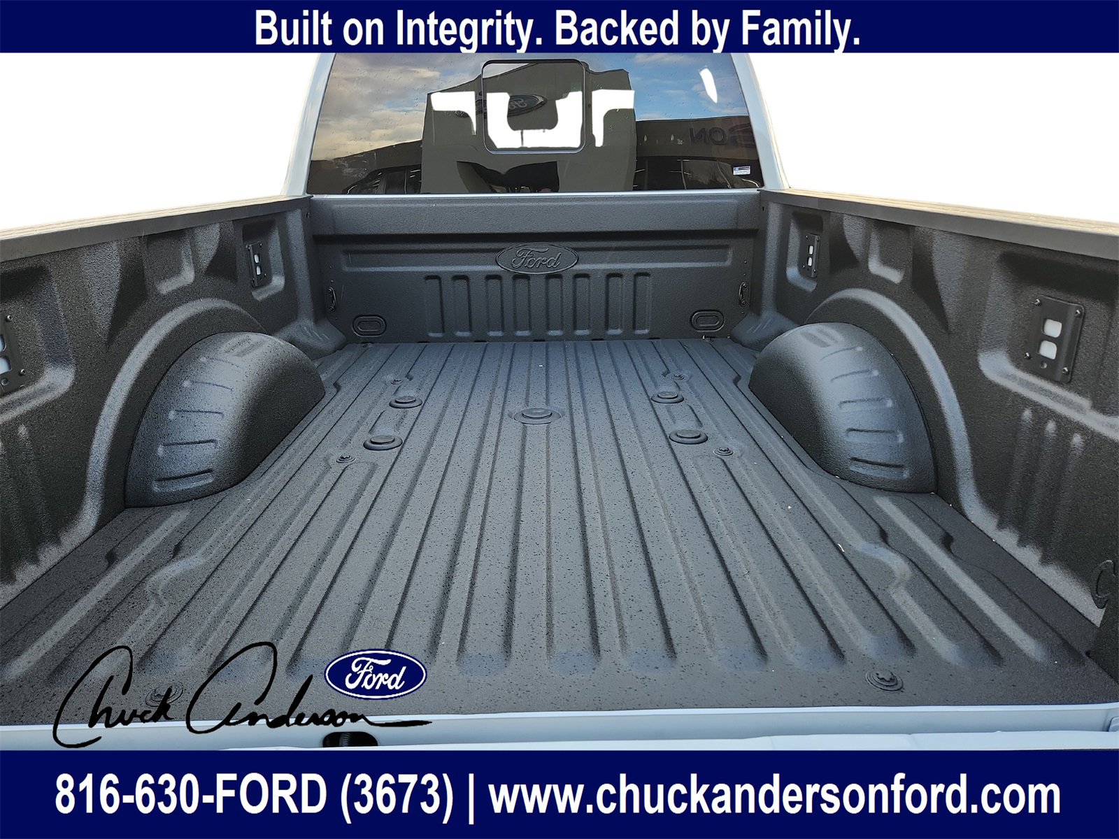 New 2026 Ford F250 Lariat w/ Black Appearance Package image 28