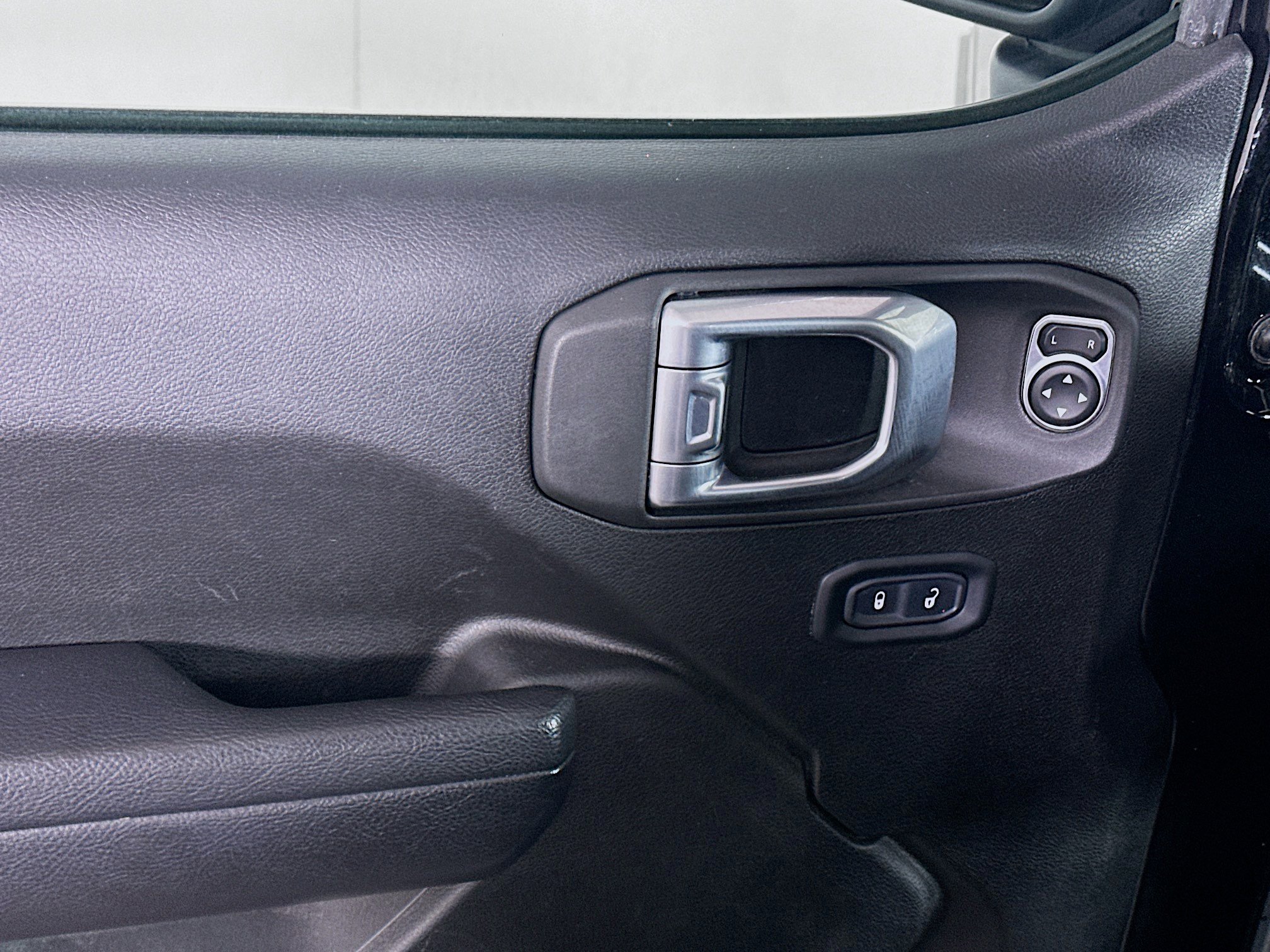 Used 2023 Jeep Wrangler Unlimited w/ Convenience Group image 15