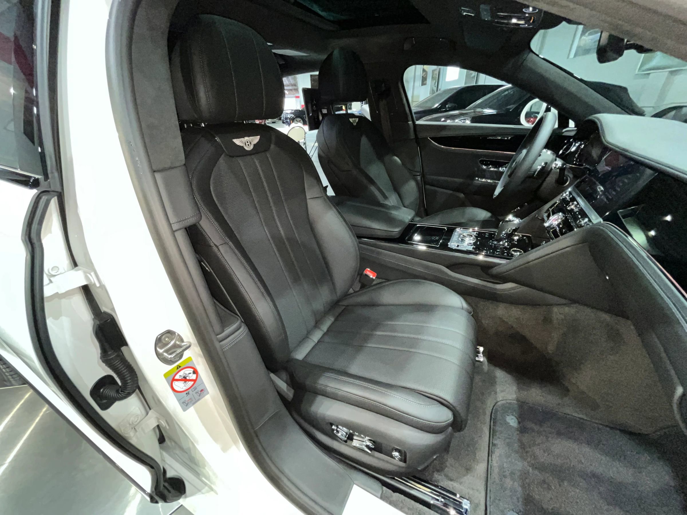 Used 2023 Bentley Flying Spur V8 AWD/4WD image 18