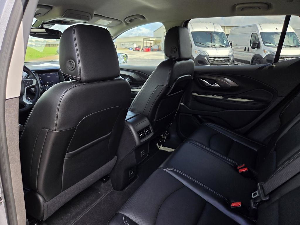 Used 2024 GMC Terrain SLT AWD/4WD image 32