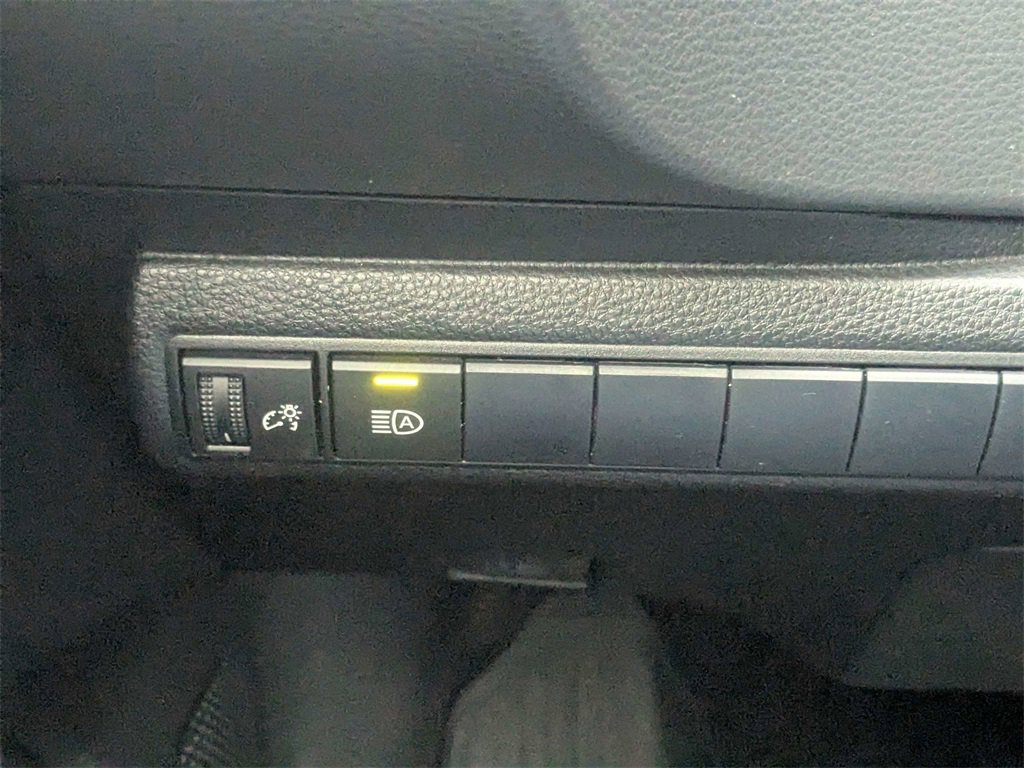 Used 2020 Toyota Corolla SE image 23