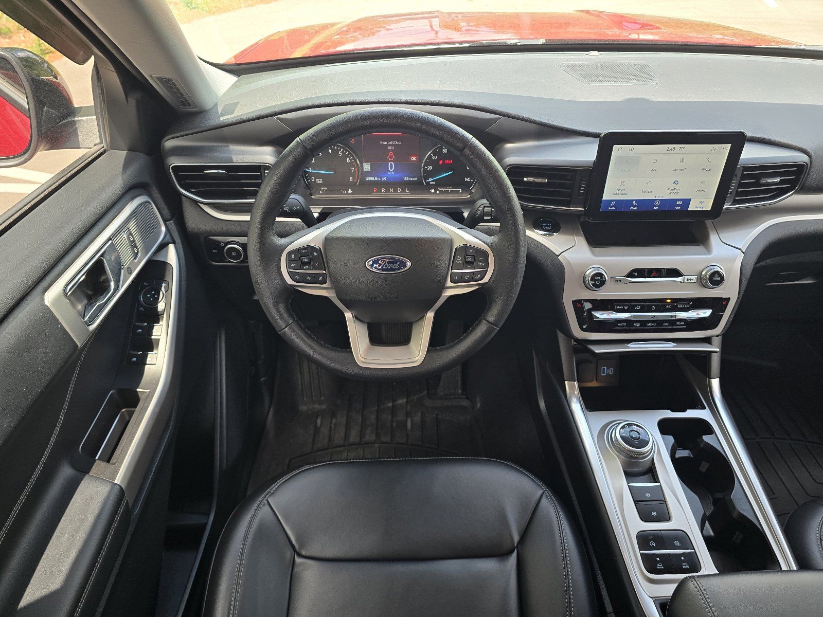 Used 2024 Ford Explorer XLT w/ Equipment Group 202A RWD image 13