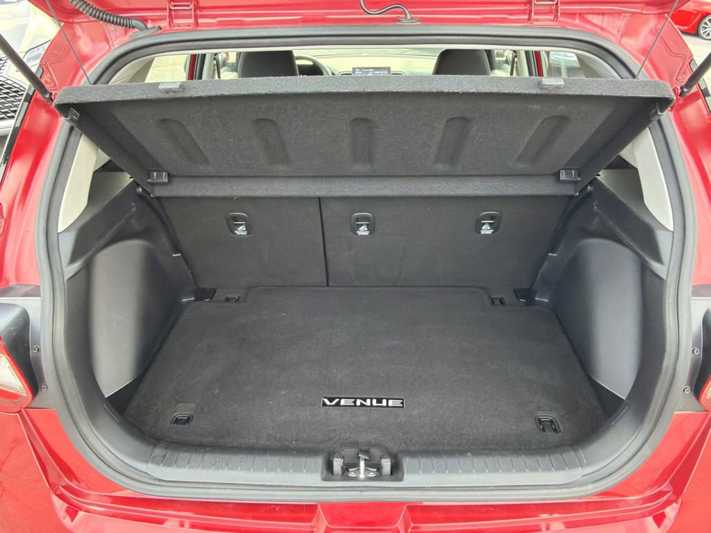 Used 2024 Hyundai Venue SE image 18
