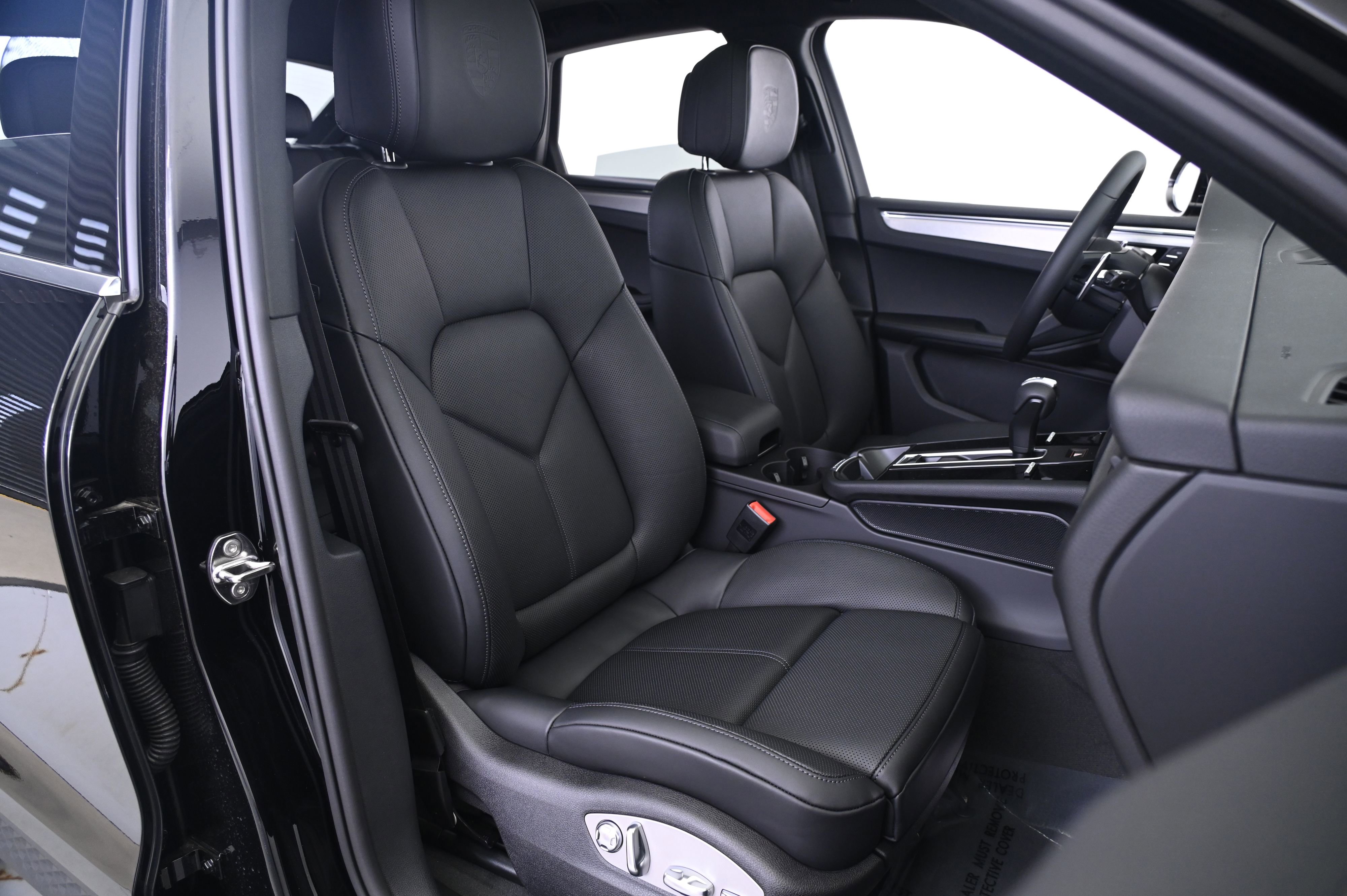 Certified 2025 Porsche Macan image 24