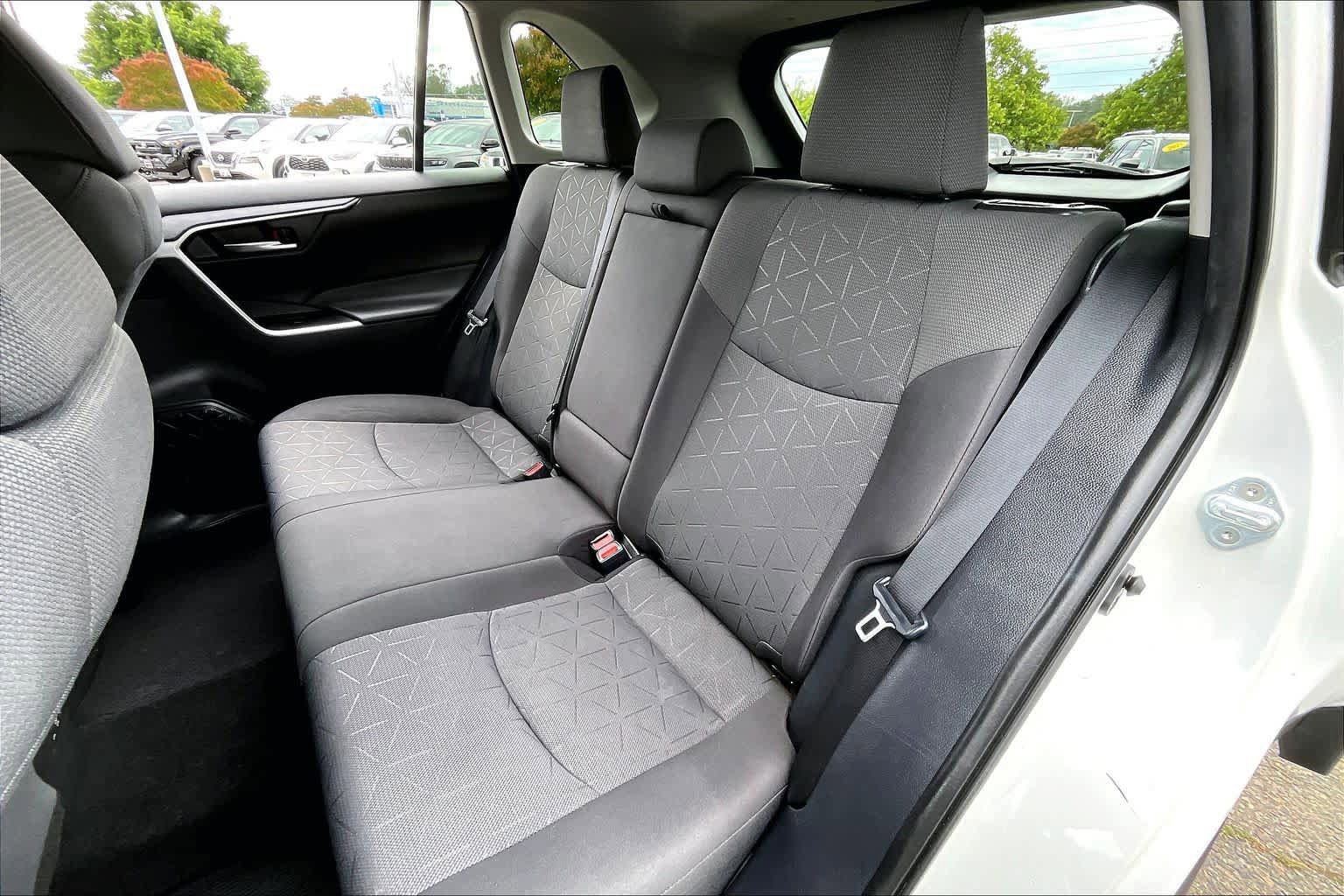 Used 2021 Toyota RAV4 XLE w/ Carpet Mat Package (TMS) FWD image 20