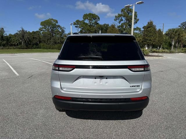 New 2025 Jeep Grand Cherokee Limited w/ Black Appearance Package image 4
