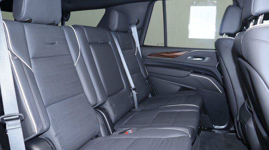 Certified 2024 Cadillac Escalade Premium Luxury w/ Performance Package AWD/4WD image 28
