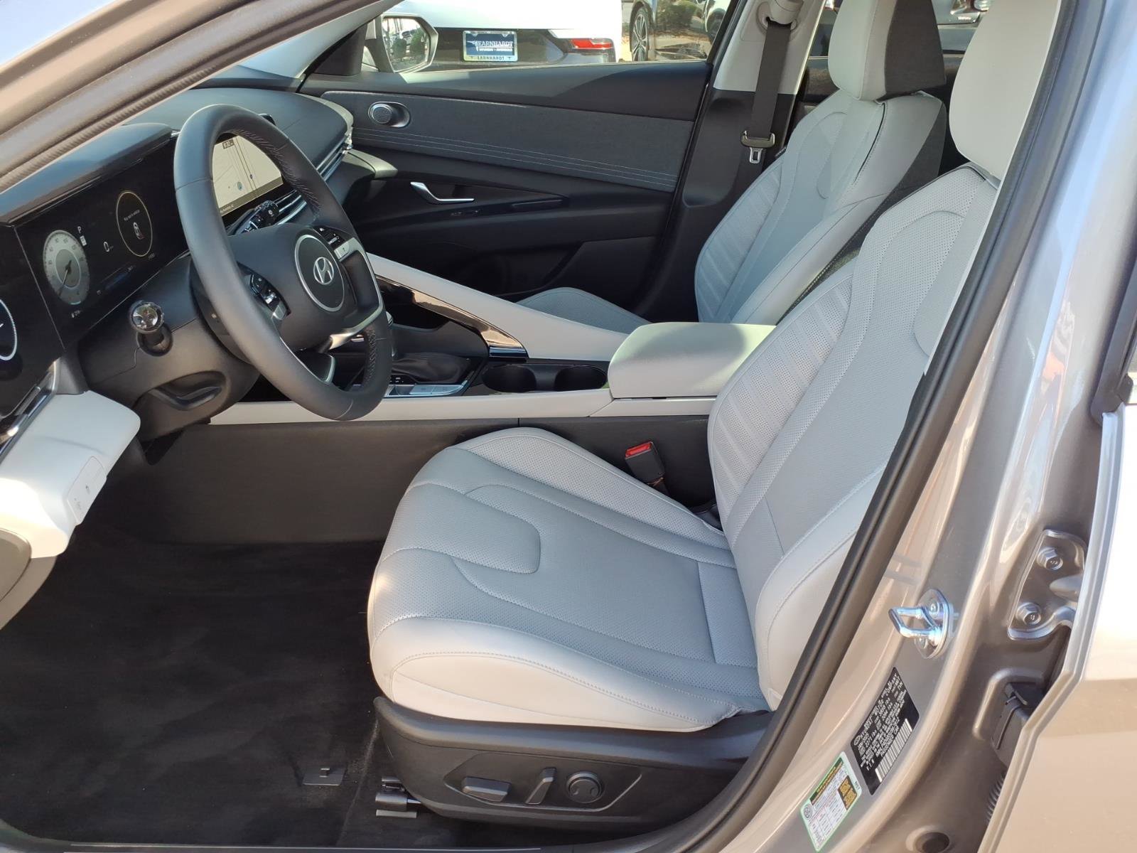 Certified 2025 Hyundai Elantra Limited FWD image 15