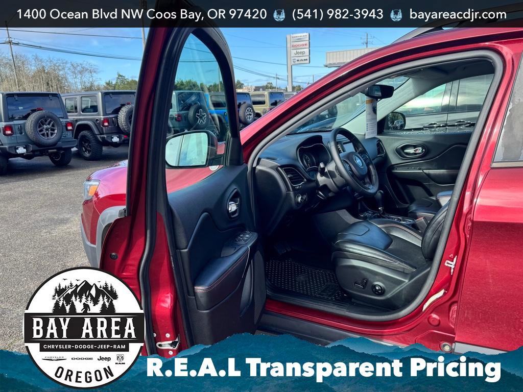 Used 2020 Jeep Cherokee Trailhawk w/ Cold Weather Group image 11