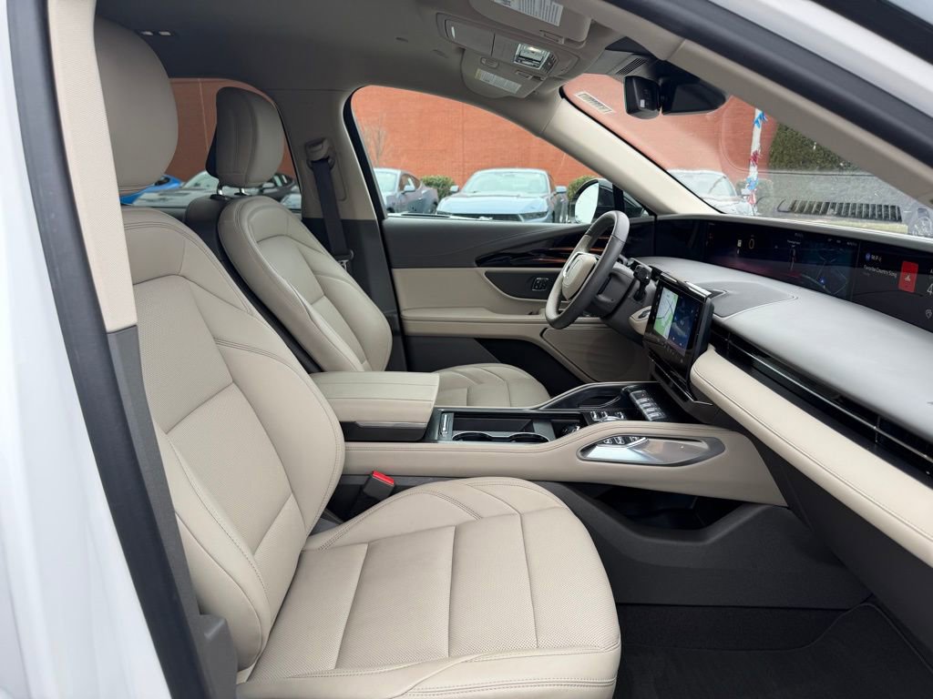 Used 2025 Lincoln Nautilus Premier image 32