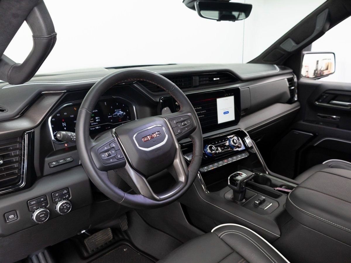 Used 2025 GMC Sierra 1500 AT4X image 4