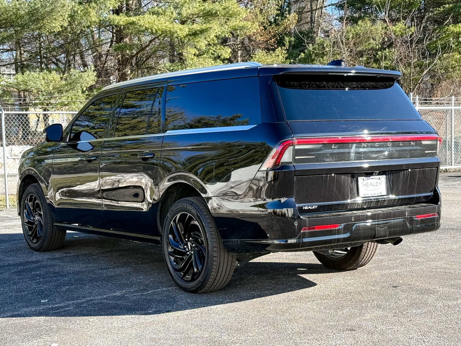Used 2025 Lincoln Navigator L Reserve image 7