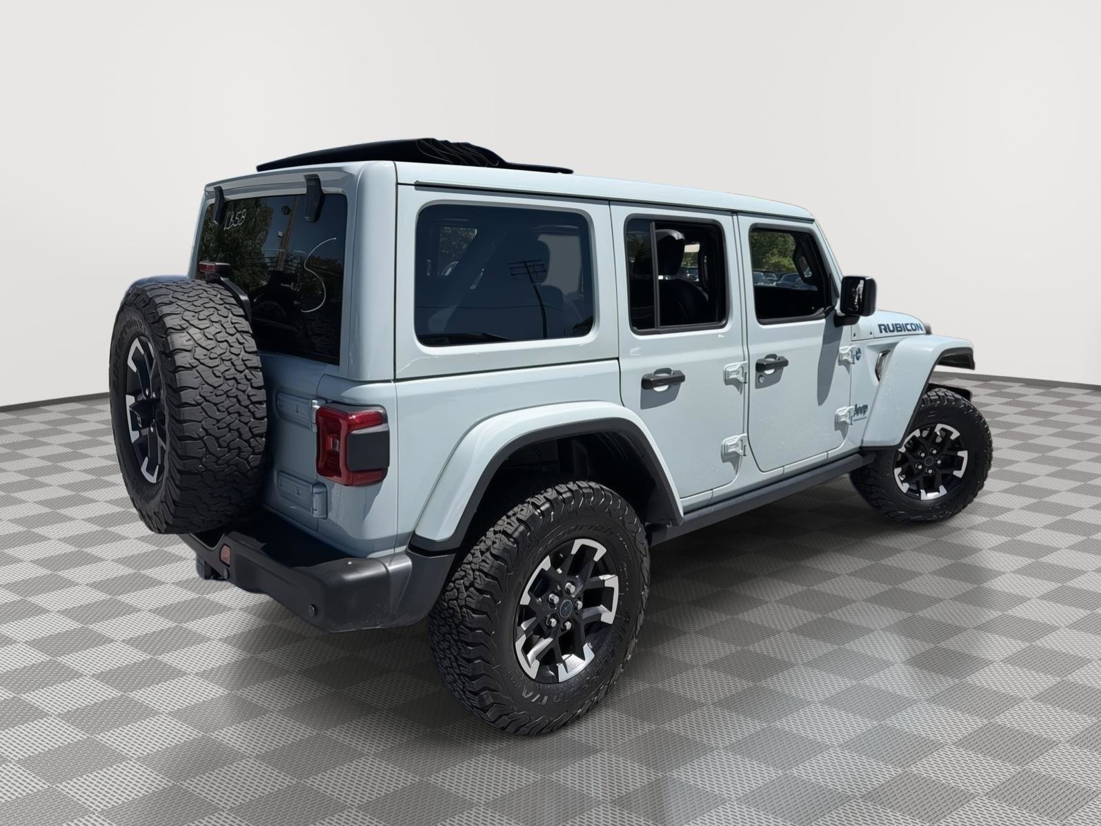 Used 2024 Jeep Wrangler Unlimited Rubicon 4xe AWD/4WD image 2