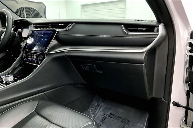 Used 2024 Jeep Grand Cherokee Limited w/ Luxury Tech Group II image 20