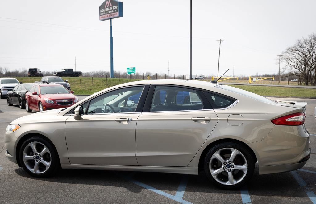 Used 2015 Ford Fusion SE w/ Equipment Group 201A image 9