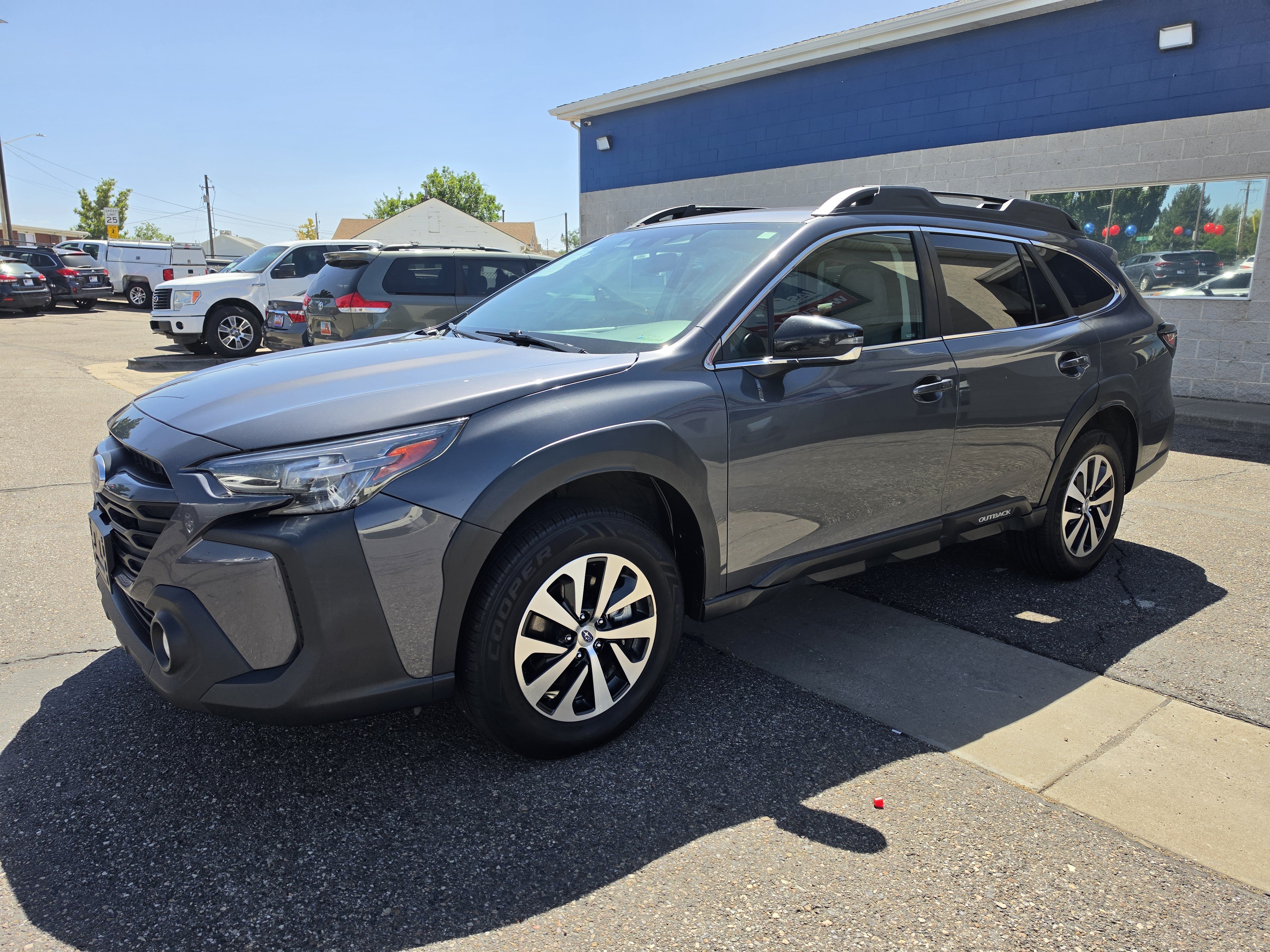 Used 2023 Subaru Outback Premium AWD/4WD image 2