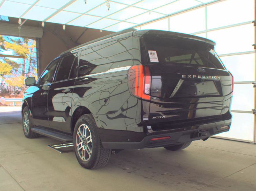 Used 2025 Ford Expedition Max Active image 3