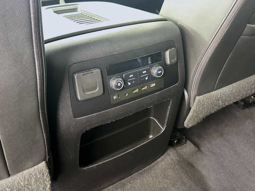 Used 2019 Chevrolet Suburban Premier AWD/4WD image 26