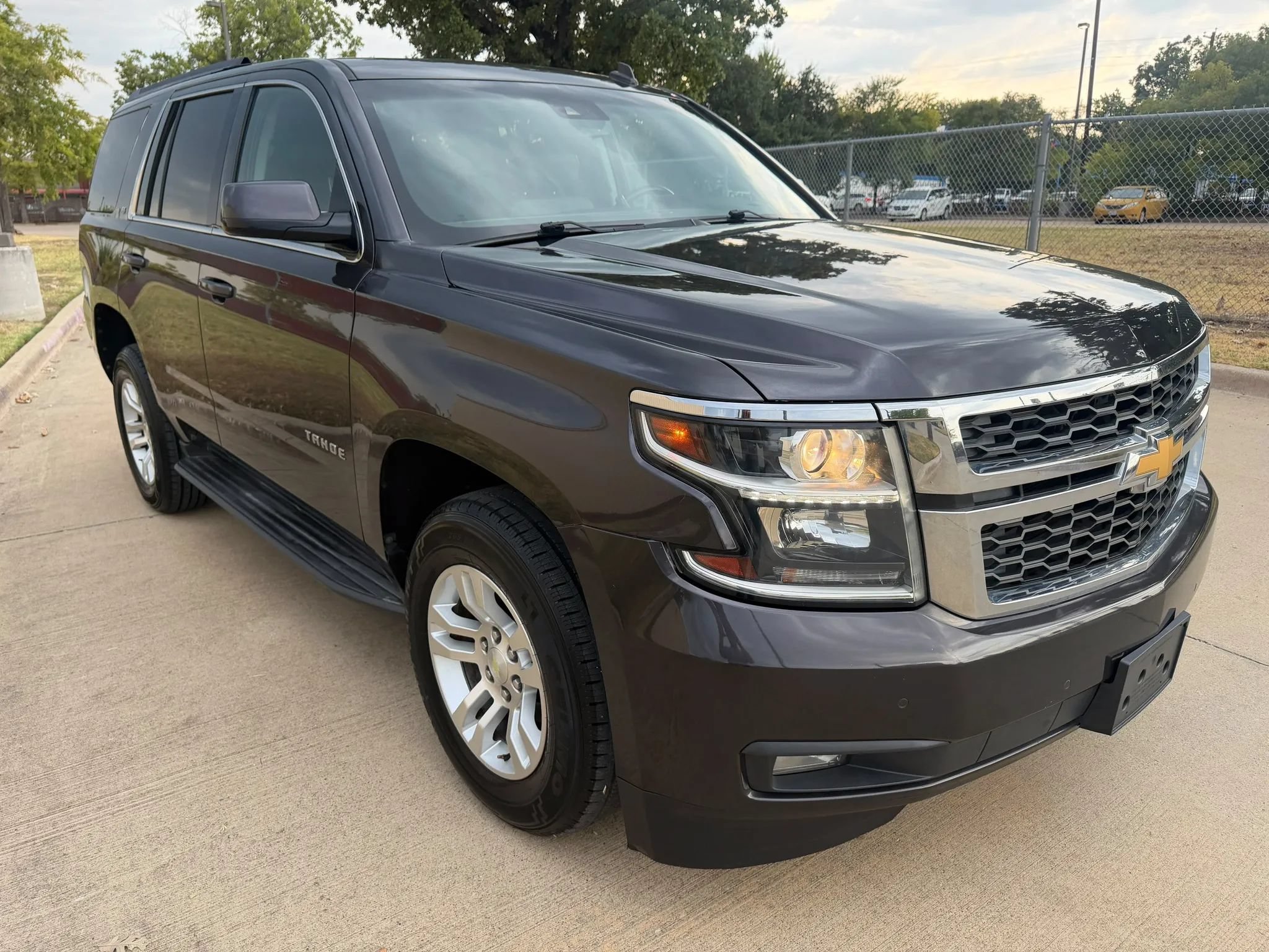 Used 2015 Chevrolet Tahoe LT RWD image 3