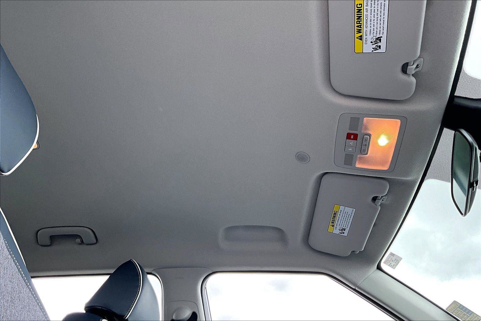 Used 2024 Hyundai Venue Limited FWD image 22