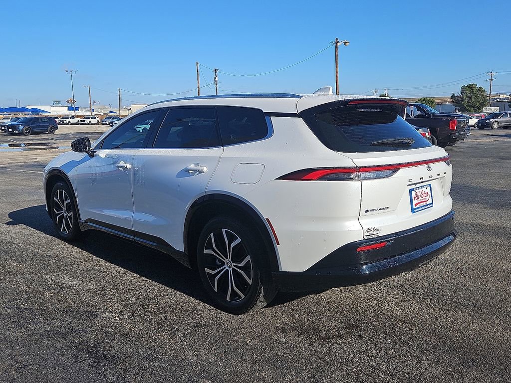 Used 2025 Toyota Crown Signia XLE image 4