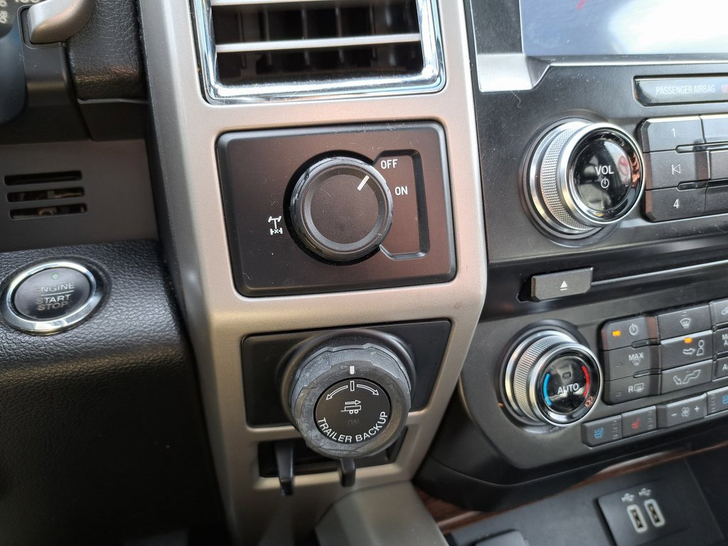 Used 2016 Ford F150 Lariat w/ Equipment Group 502A Luxury image 19