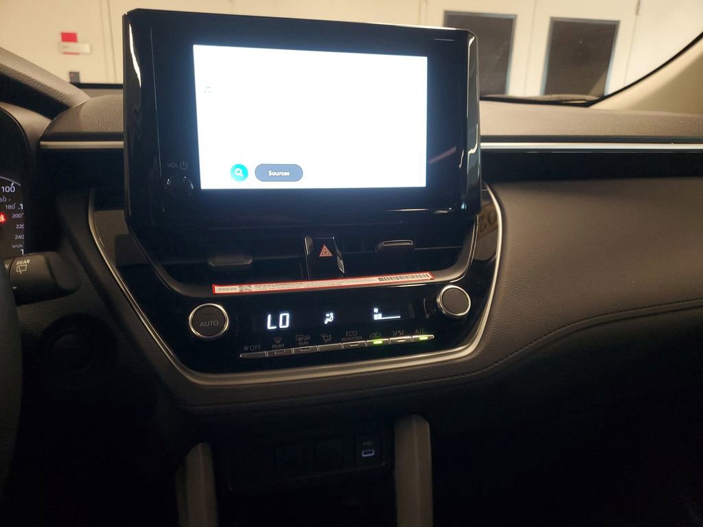 Used 2025 Toyota Corolla Cross LE image 24
