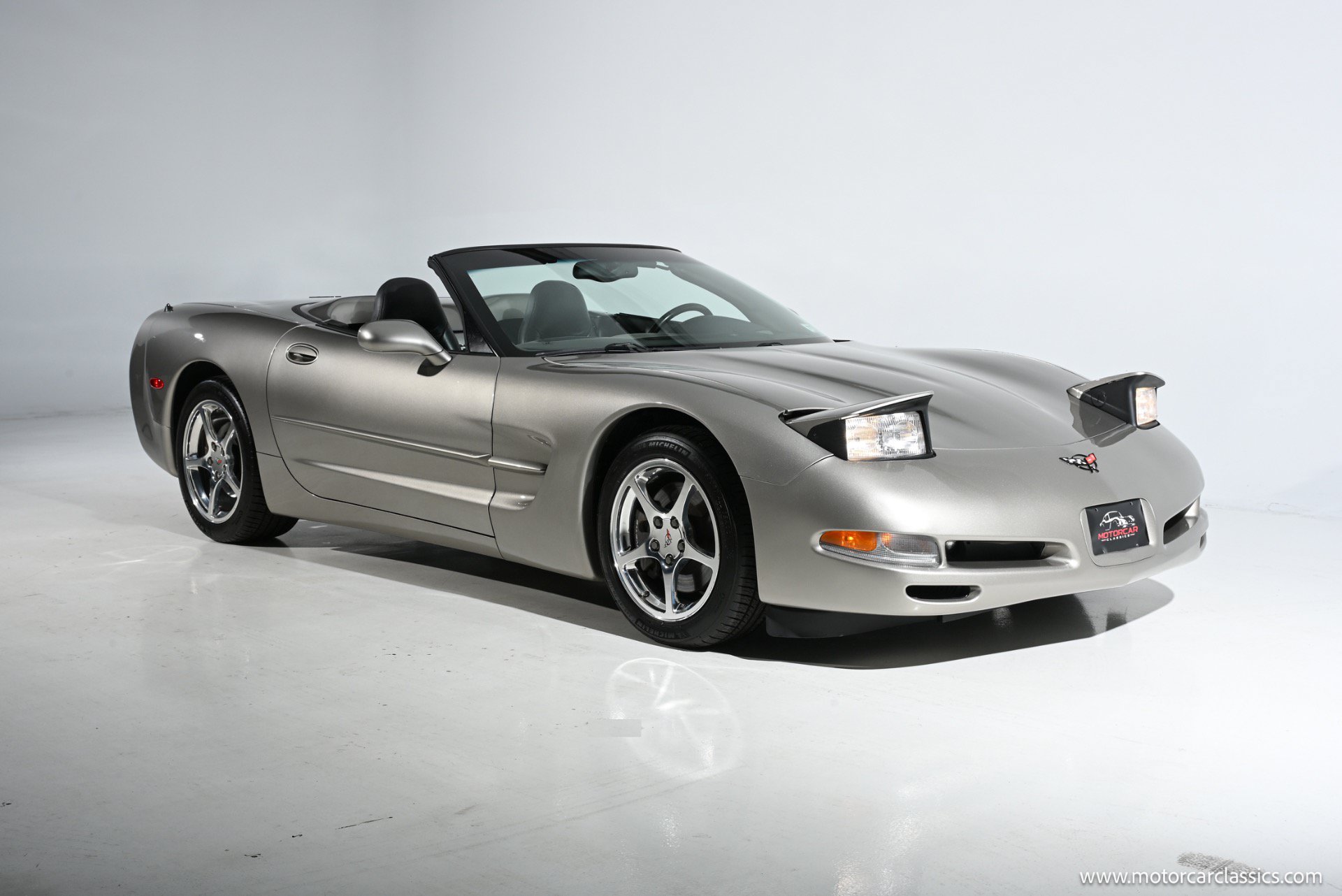 Used 2001 Chevrolet Corvette Convertible w/ Preferred Equipment Group2 RWD image 2