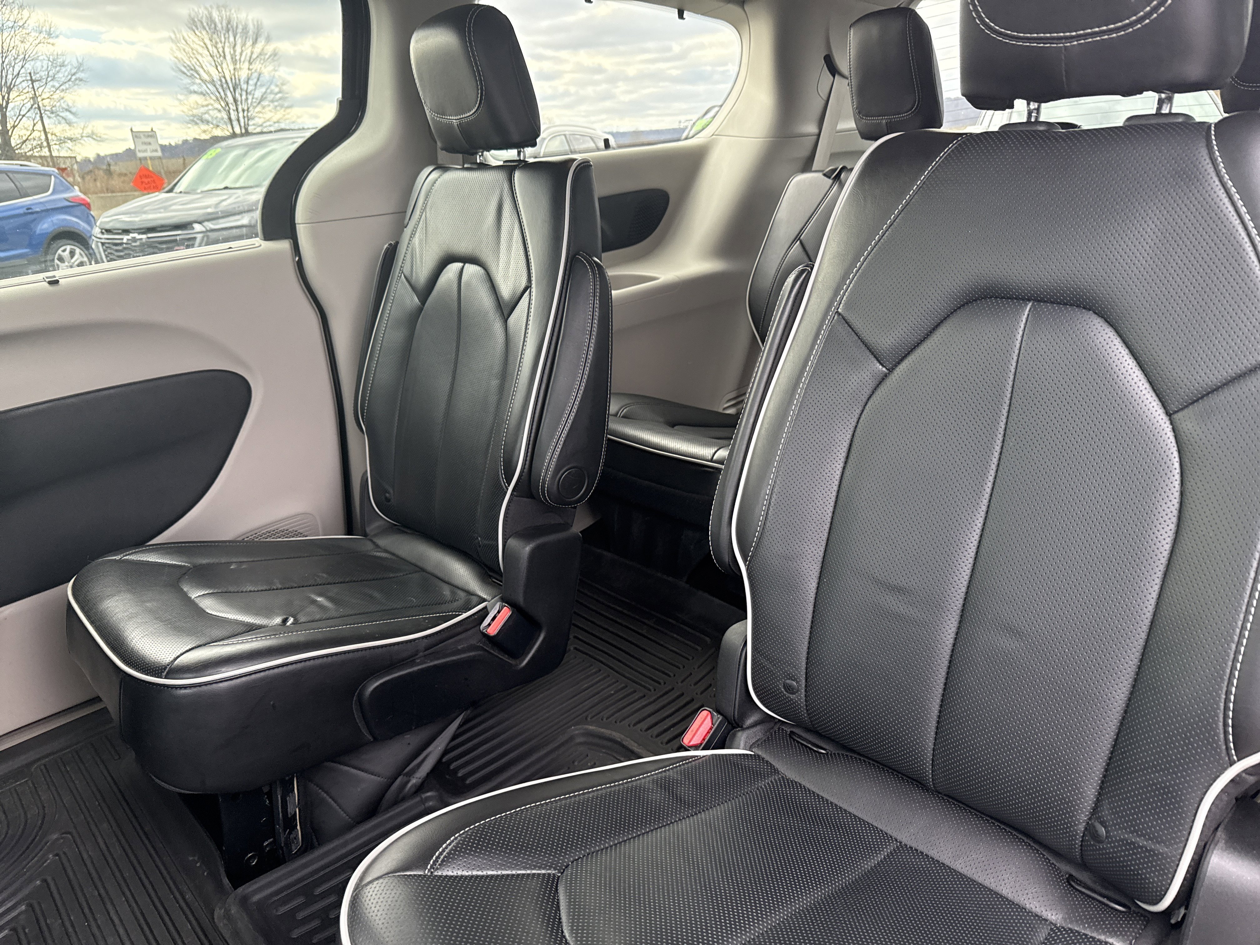 Used 2021 Chrysler Pacifica Limited image 13