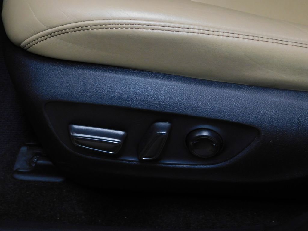 Used 2020 Toyota RAV4 Limited w/ Carpet Mat Package image 33