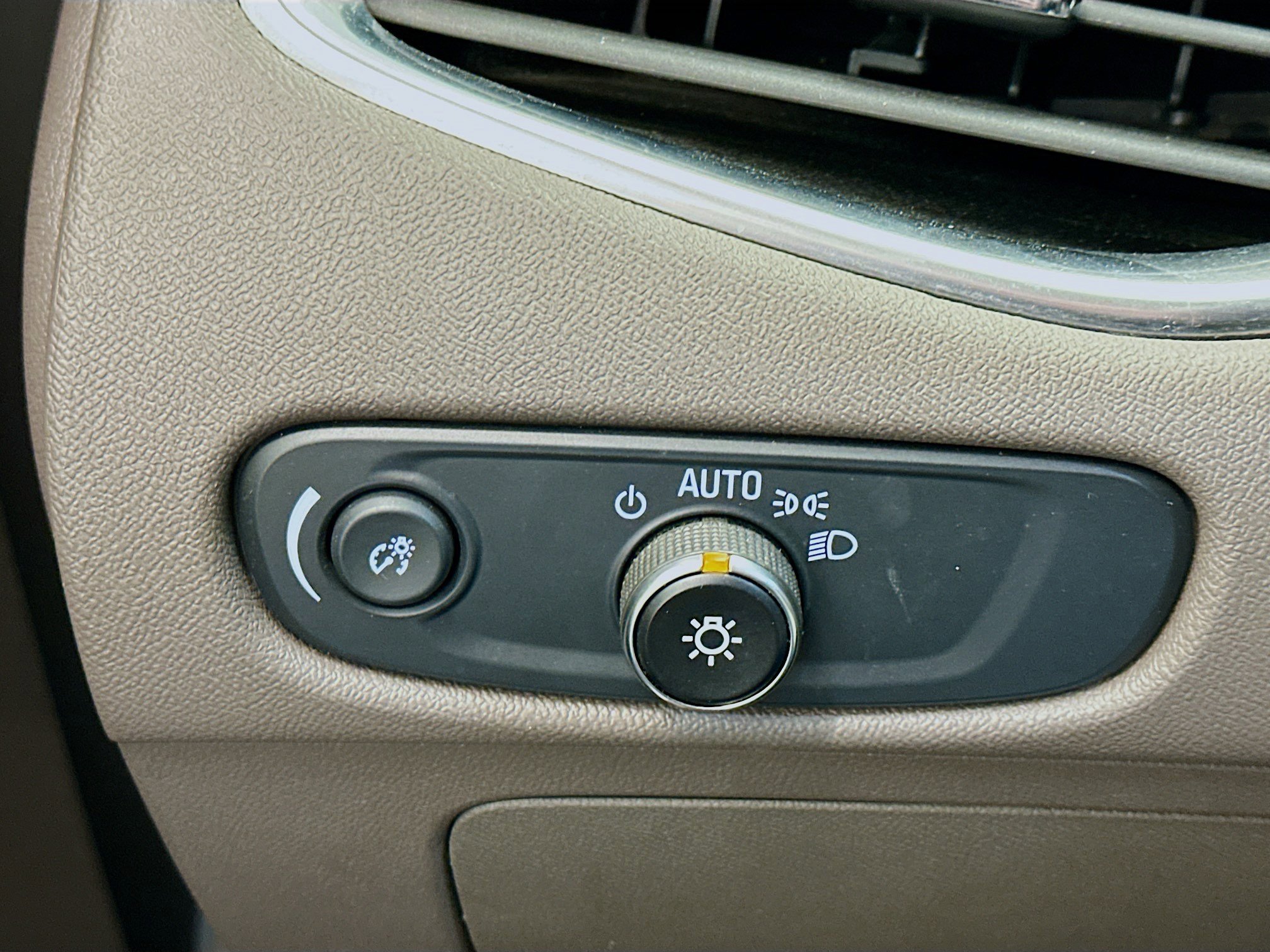 Used 2024 Chevrolet Malibu LT image 17