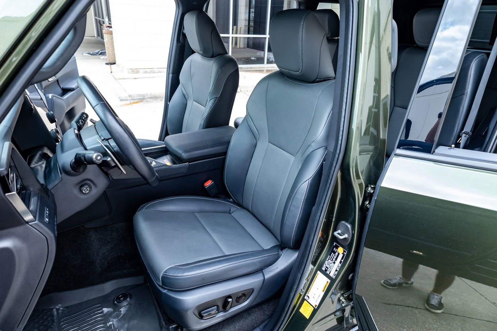 Used 2024 Lexus GX 550 w/ Accessory Package (2T) AWD/4WD image 29